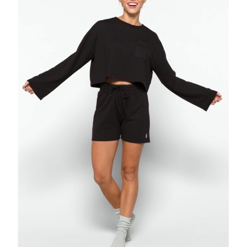 Free People Black Cropped Long Sleeve Tee
